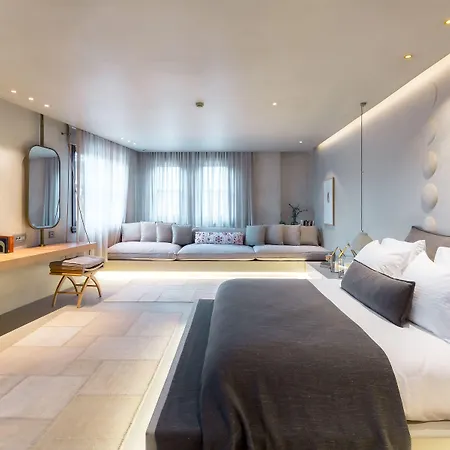 Omm Hotel 3*