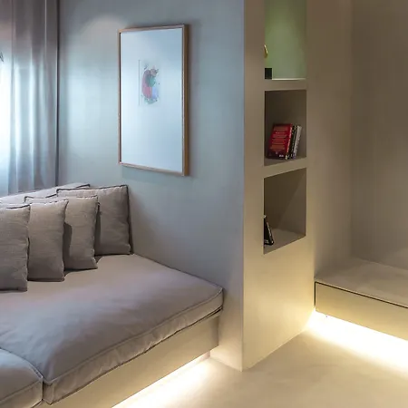 Omm Hotel 3*