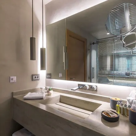 Hotel Omm 4*